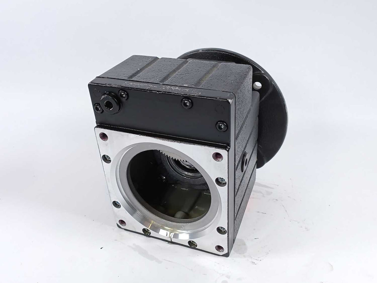 LENZE GST04-2SVCR056C33 Gearbox i=5.850, 24Nm, 200Hz, 683,7 r/min