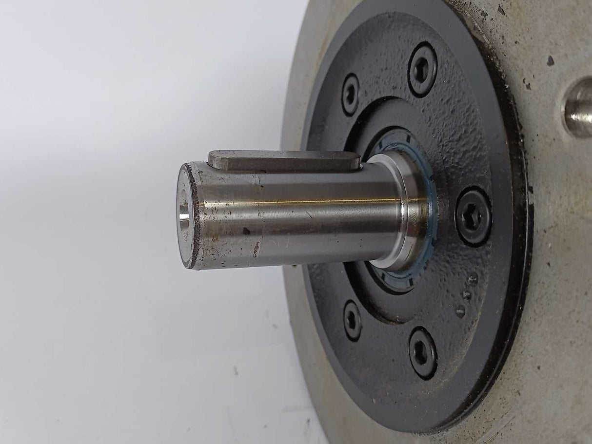 LENZE GST04-2SVCR056C33 Gearbox i=5.850, 24Nm, 200Hz, 683,7 r/min