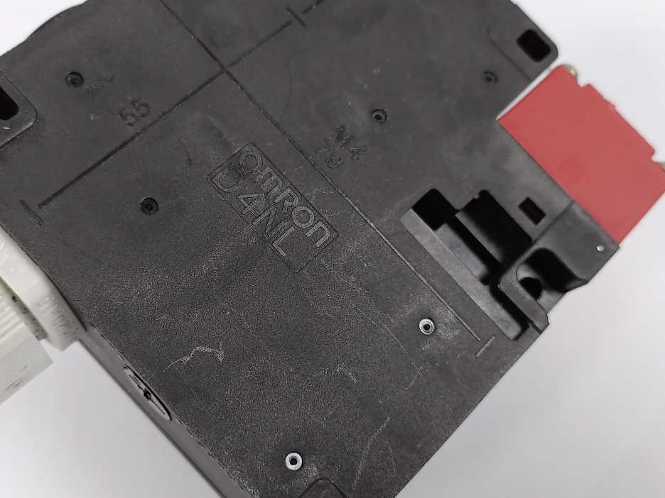 OMRON D4NL-4EFG-B Guard Lock Safety-Door Switch
