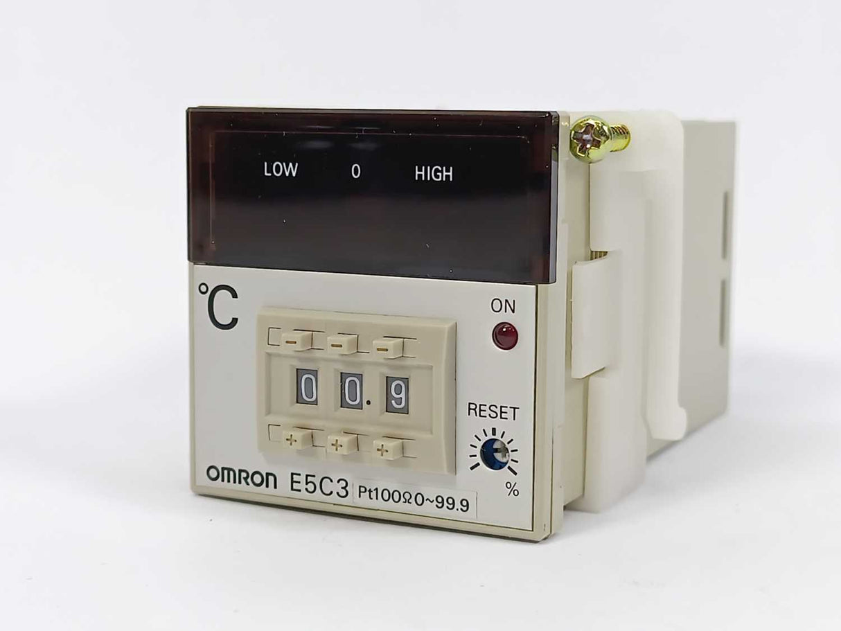 OMRON E5C3-WR 40P Temperature Controller 100/110VAC, 50/60Hz, 2VA