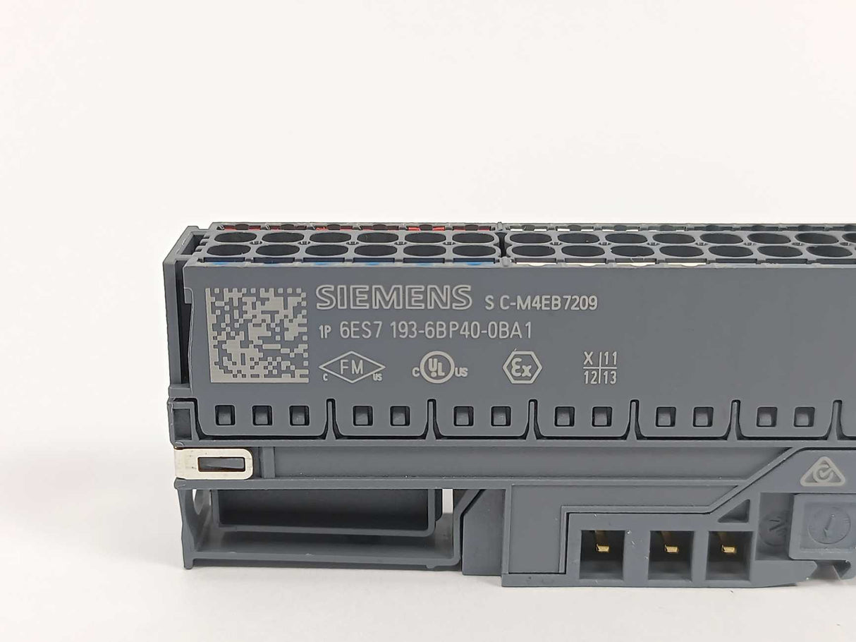 Siemens 6ES7134-6HD01-0BA1 Analog Input Module w/ 6ES7 193-6BP40-0BA1