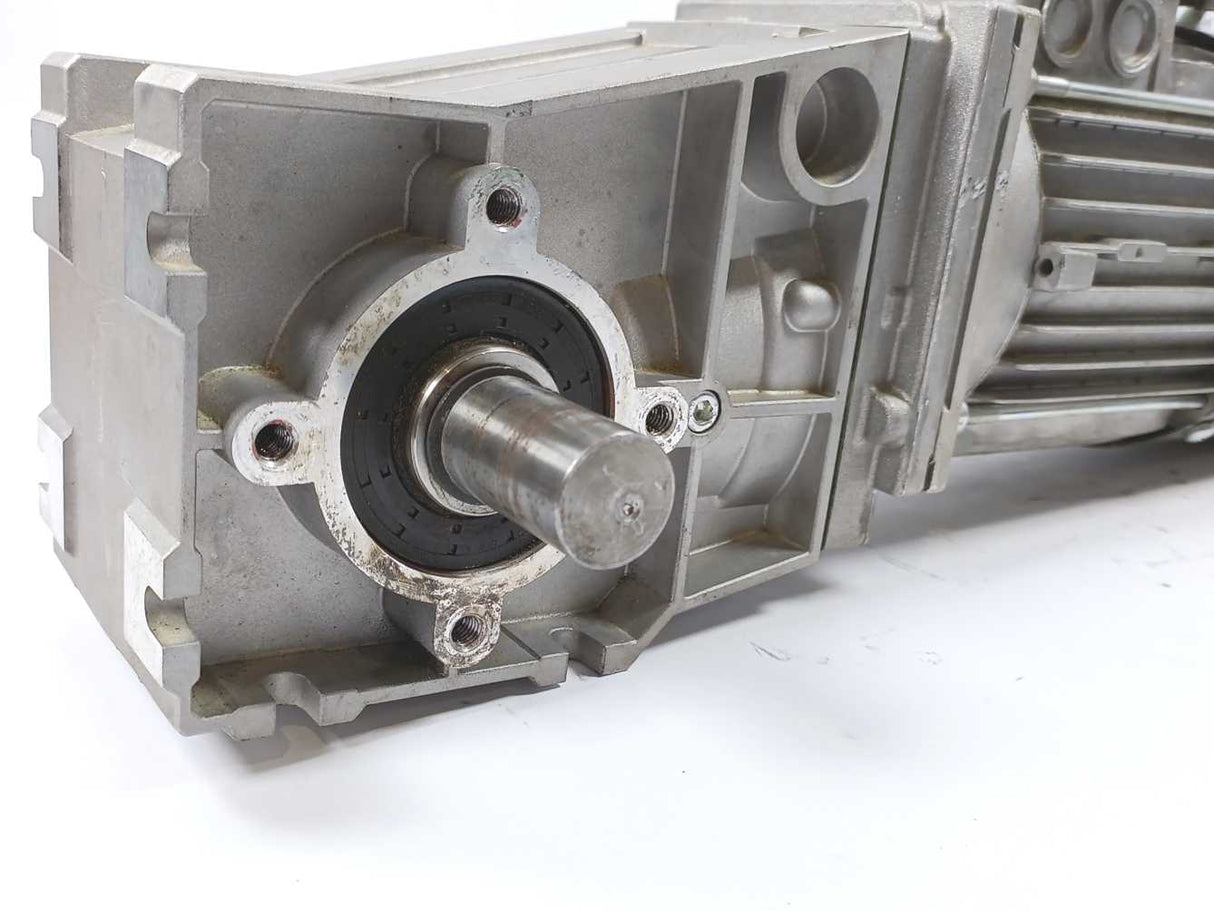 LENZE GKR04-2F HAK i: 22,489 Gear Box w/ MDEMA2M 071-42 Three-phase AC Motor