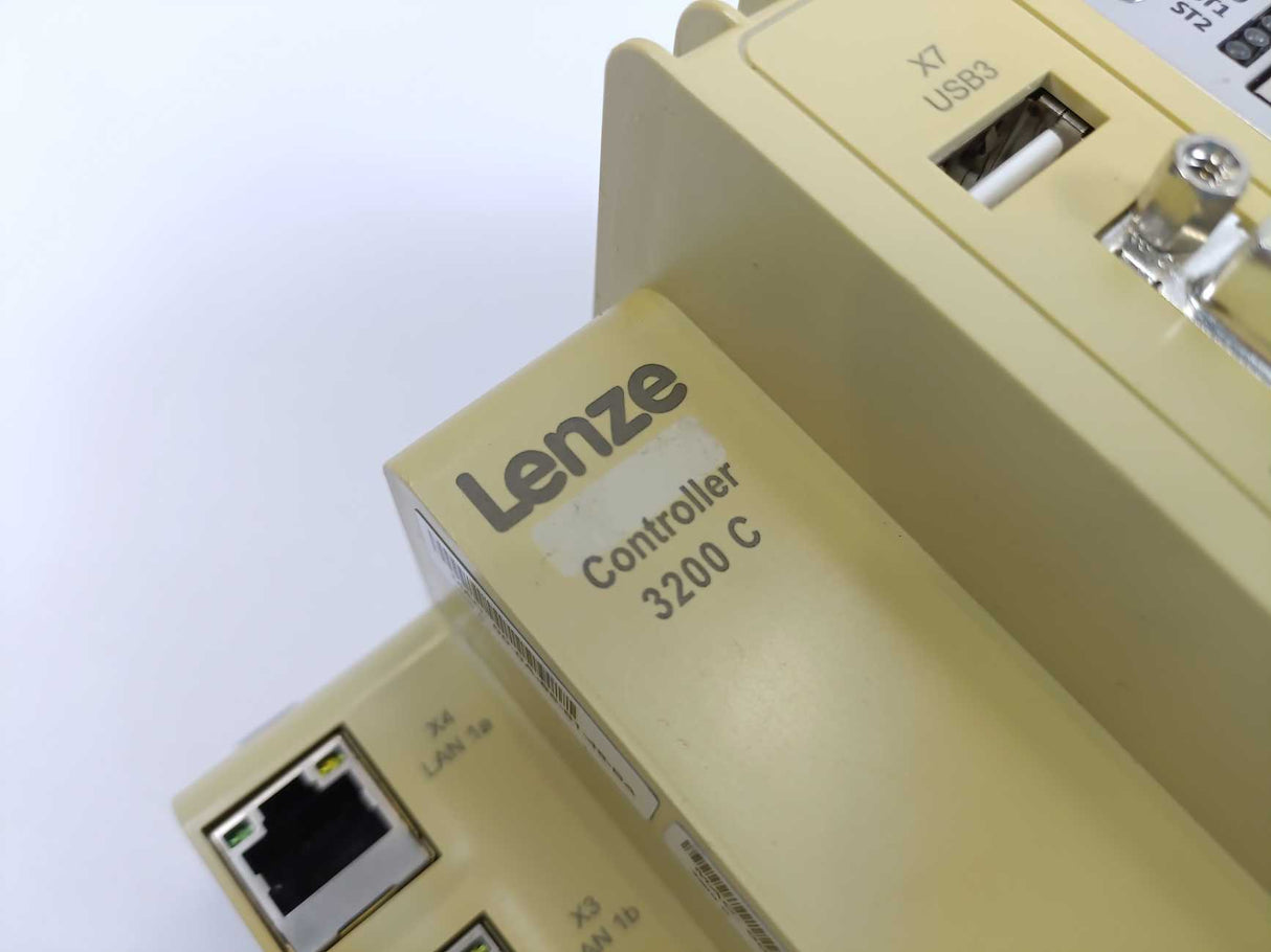 LENZE E32GAC10000C4G8XXX-02S13440000 Controller 3231C