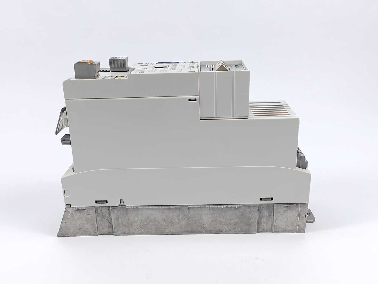 LENZE E84AVSCE3024SXS-ERXXX 15847912 8400 StateLine C 3,0kW Inverter Drive