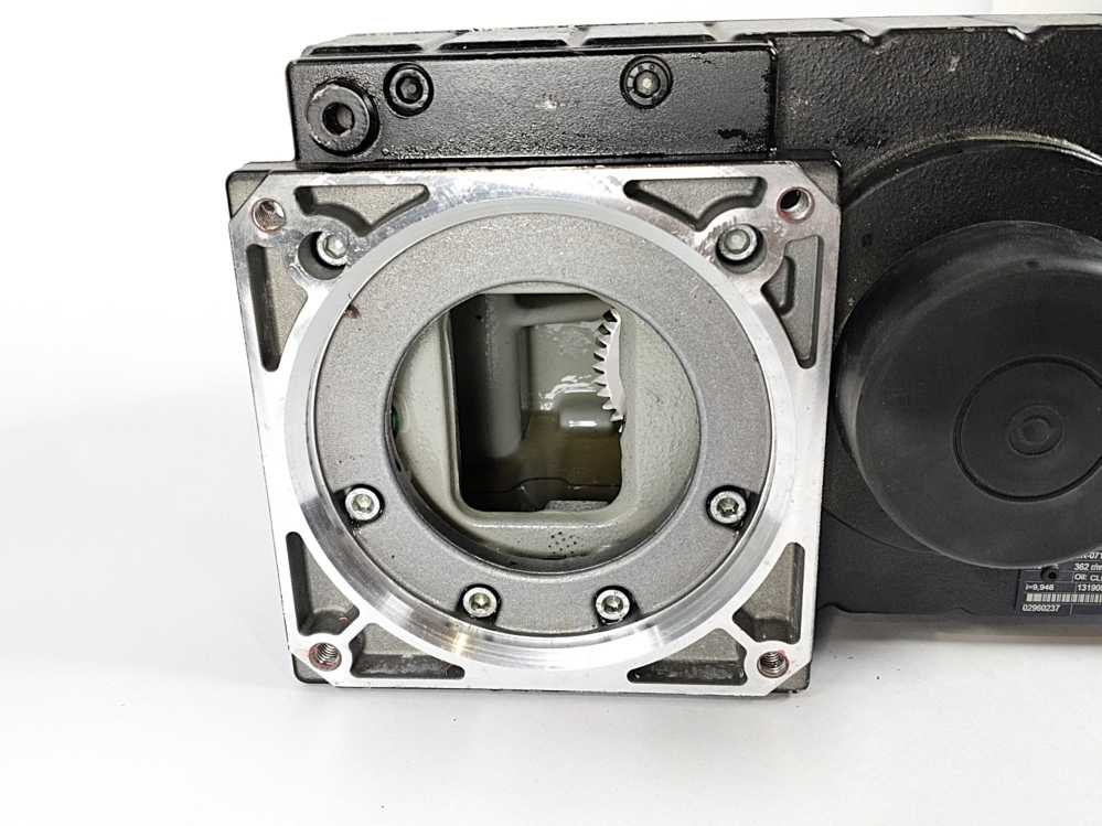 LENZE GFL05-2SSCR-071C33 Gearbox i=9,946, 119Nm, 362 r/min (180Hz)