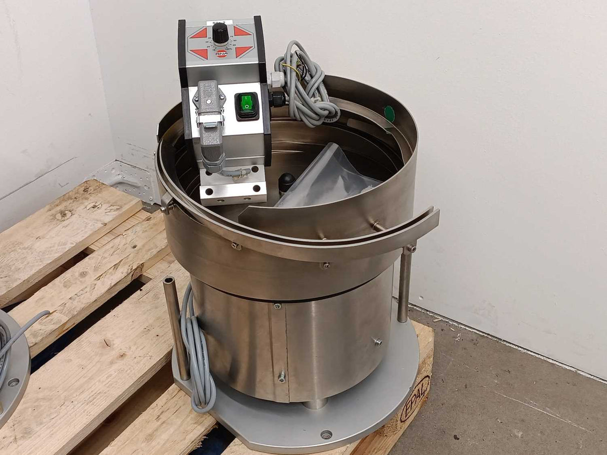 Rhein-Nadel Automation SRC-N250-2L Vibratory bowl feeder ESG1000 control unit