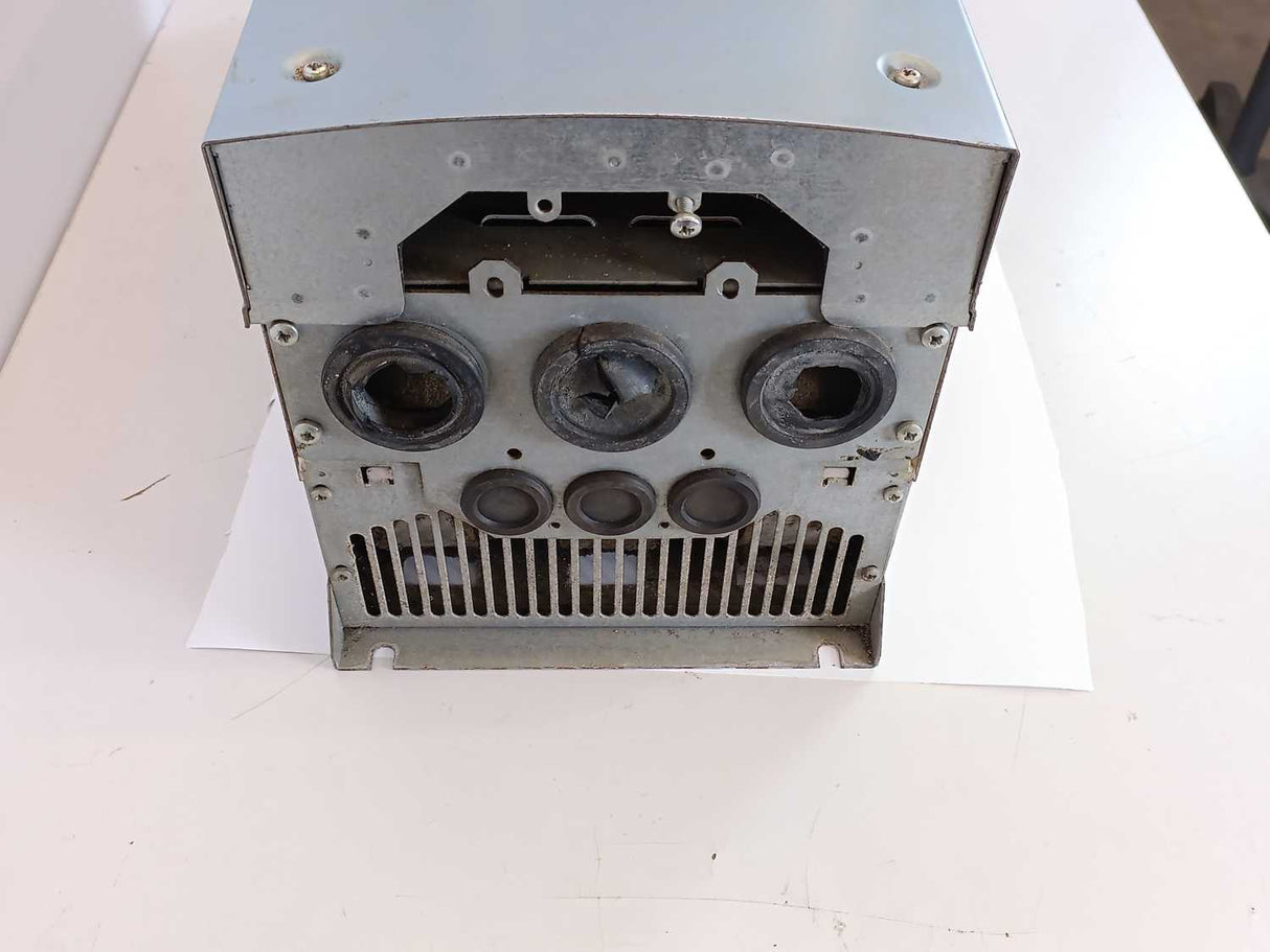Vacon / Danfoss NXS00875A5H0SSSA1A2000000 87A, 380-500V Three Phase AC Drive