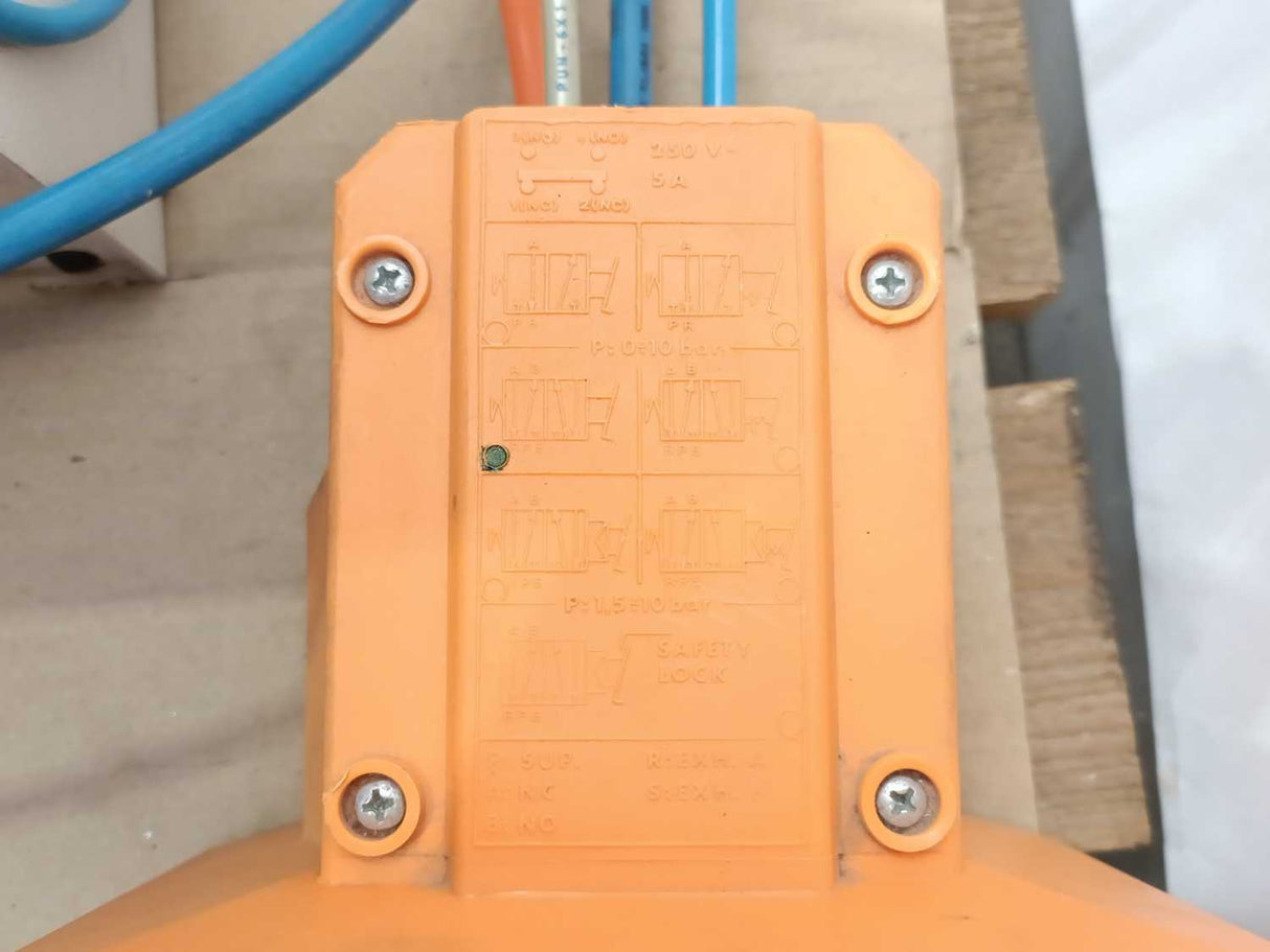 WDT UP/55 Pneumatic Crimping Press