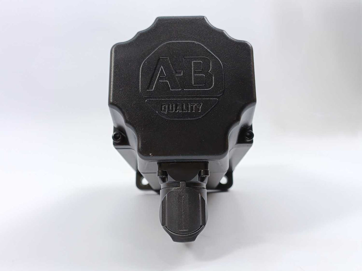 AB VPL-B1002M-CK12AA Ser. A KINETIX VP Low Inertia Servo Motor