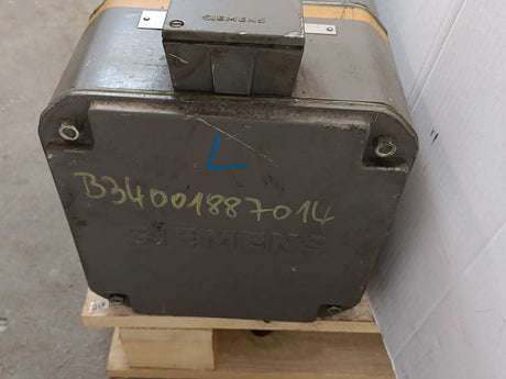Siemens 1PH5131-4CG49-Z AC Servo Spindle Motor 12/18kW w/ 2CW8166-8 Cooling Fan