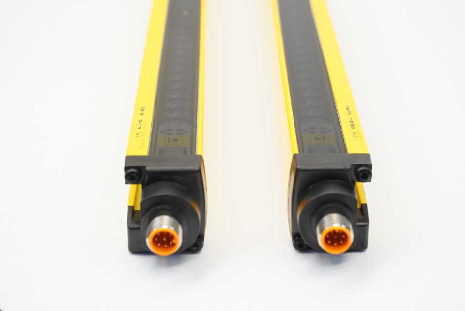 SICK 1046174/1046175 C2000 Industrial Safety Light Curtain, Sender and Receiver