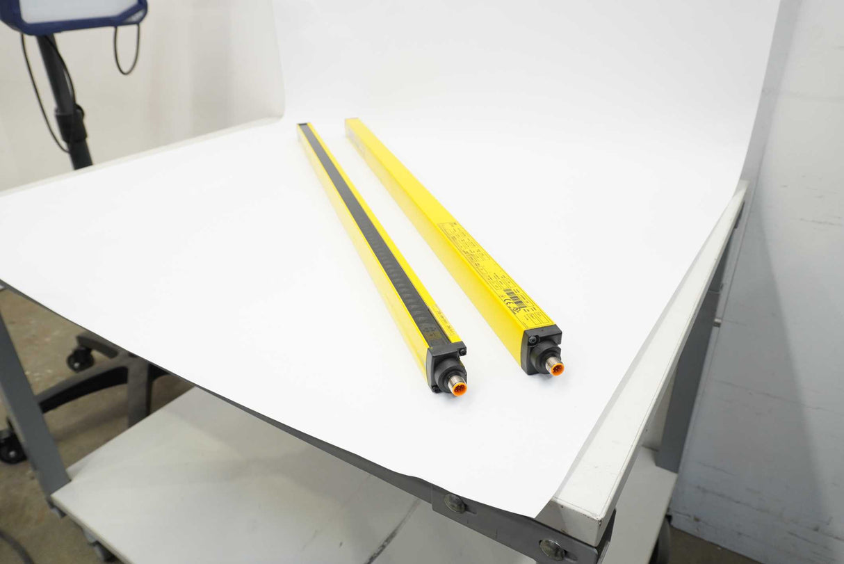SICK 1016581/1016582 C2000 Industrial Safety Light Curtain, Sender and Receiver