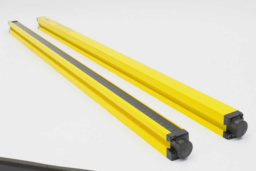 SICK 1016581/1016582 C2000 Industrial Safety Light Curtain, Sender and Receiver