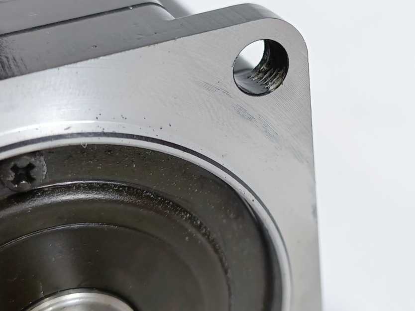 OMRON R88M-U40030HA -BS1 AC Servo Motor
