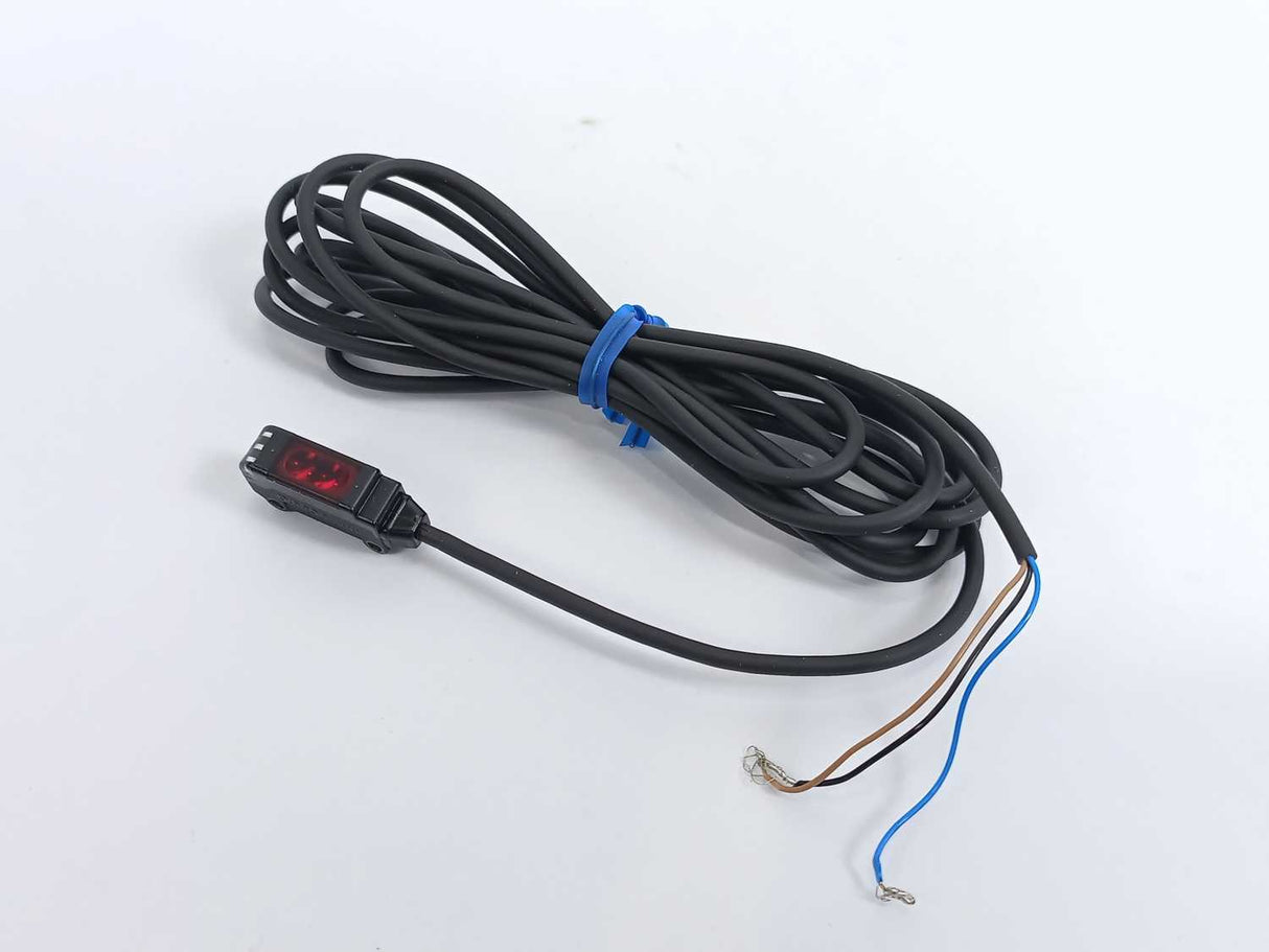 OMRON E3T-SR23 Photoelectric Switch, 2m cable, 12-24 V DC