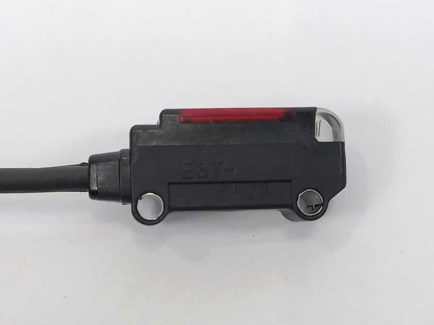 OMRON E3T-SR23 Photoelectric Switch, 2m cable, 12-24 V DC