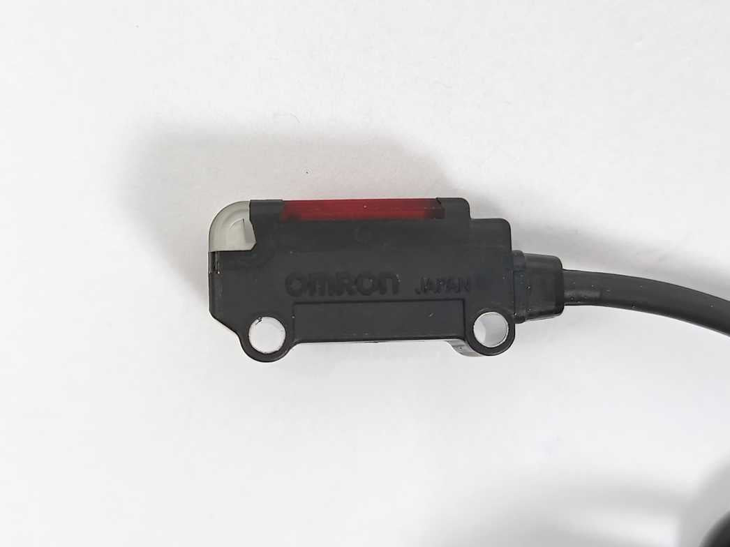 OMRON E3T-SR44-C Photoelectric Switch, 2m Cable, 12-24 V DC