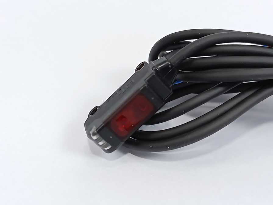 OMRON E3T-SR43-C Photoelectric Switch, 2m Cable, 12-24 V DC