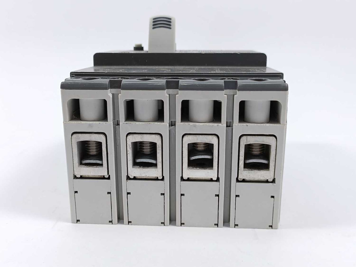 ABB 1SDA067440R1 XT1S 160 TMD 63-630 4p F F Circuit Breaker