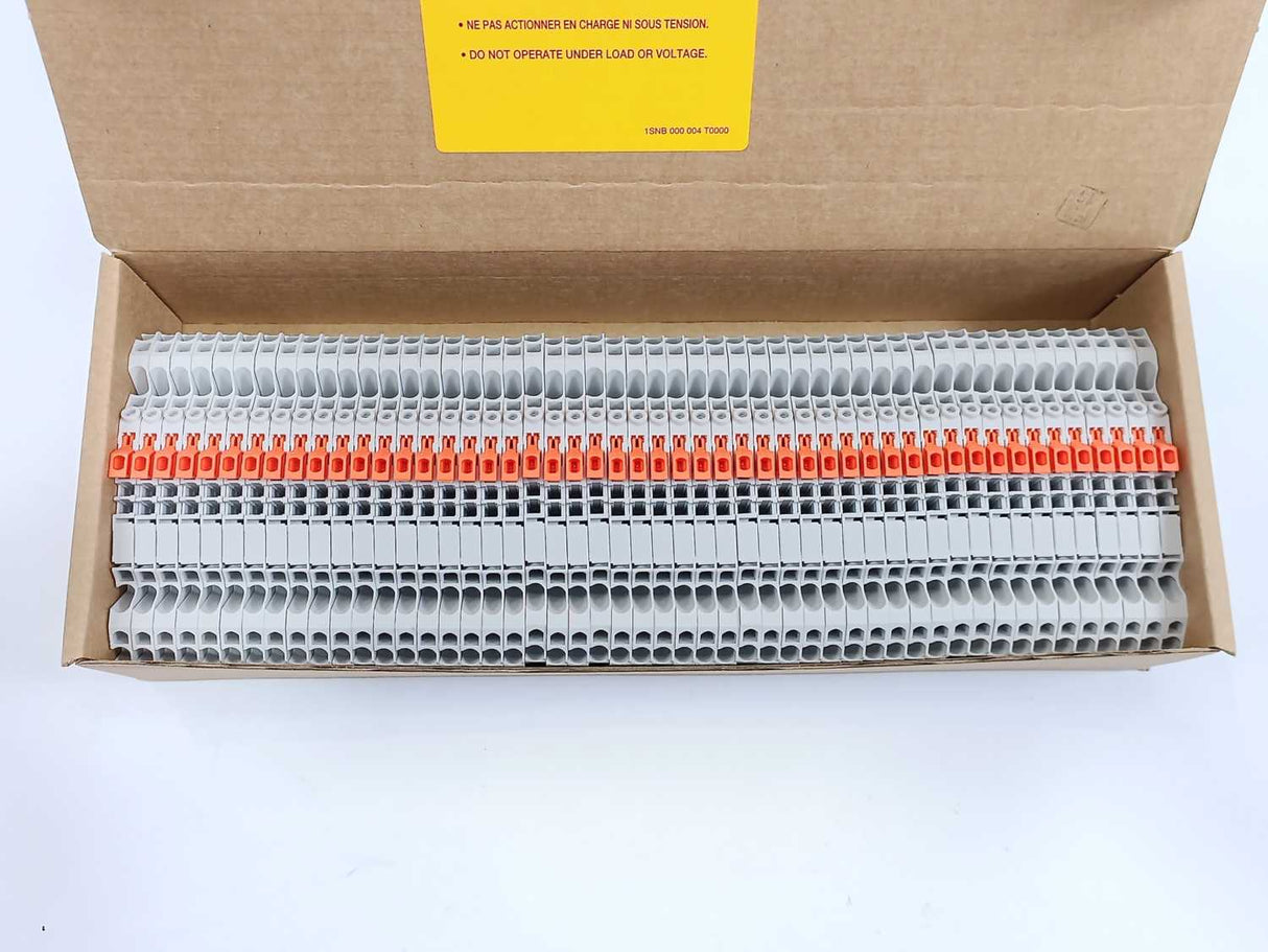 TE Connectivity 1SNK705312R0000 Terminal Block With 1 Test Socket ZK2.5-S-4P