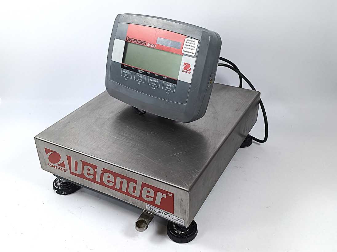 OHAUS D30BR Defender 3000 Industrial Scale w/ T31P Indicator