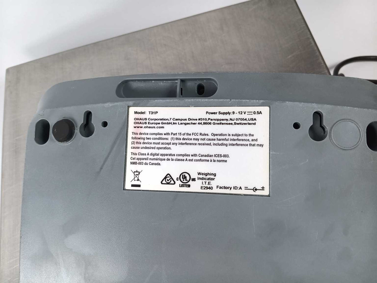 OHAUS D30BR Defender 3000 Industrial Scale w/ T31P Indicator
