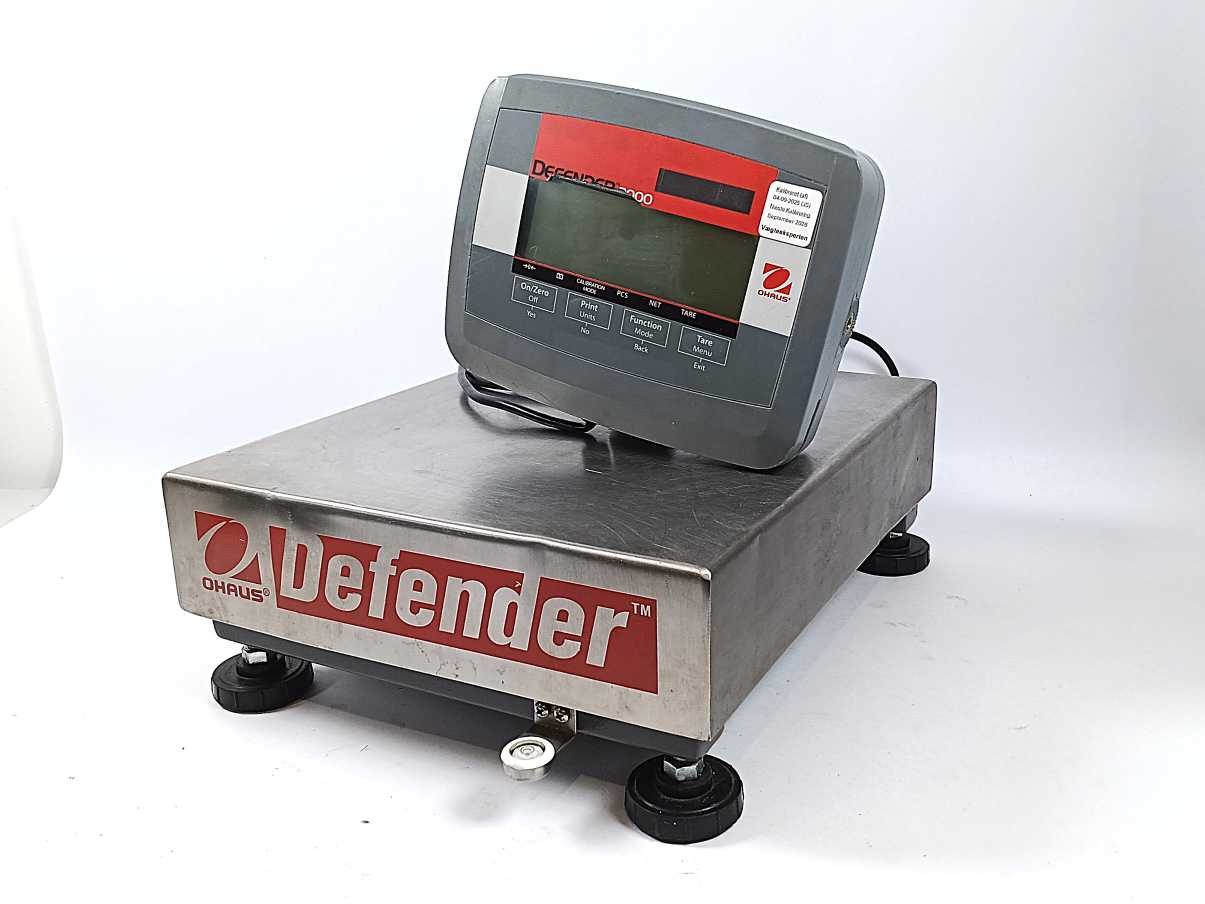 OHAUS D30BR Defender 3000 Industrial Scale w/ T31P Indicator