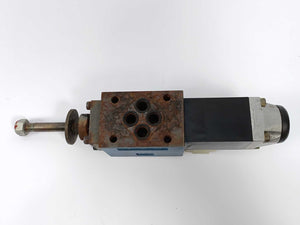 Mannesmann Rexroth 4WE 6 Y53/AG24NZ4QAG24 Hydraulic Control Valve w/ GU35-4-A