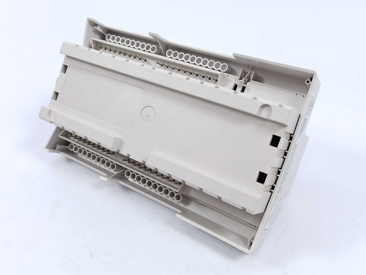 TAC 0-073-0030-0 Xenta 281/N/P  Programmable Controller