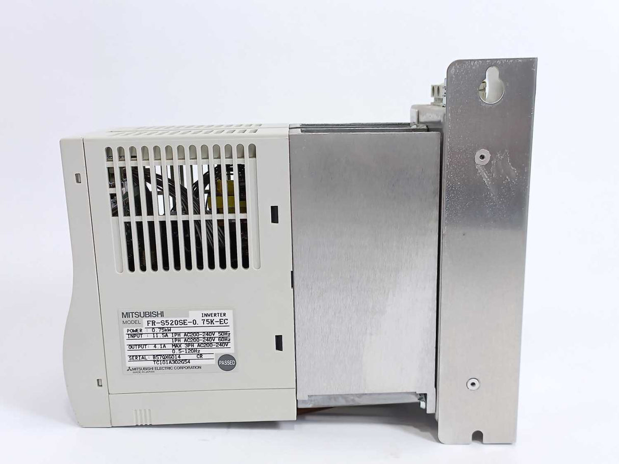 Mitsubishi FR-S520SE-0.75K-EC S500 Inverter 0,75kW w/ Rasmi 152736 Filter