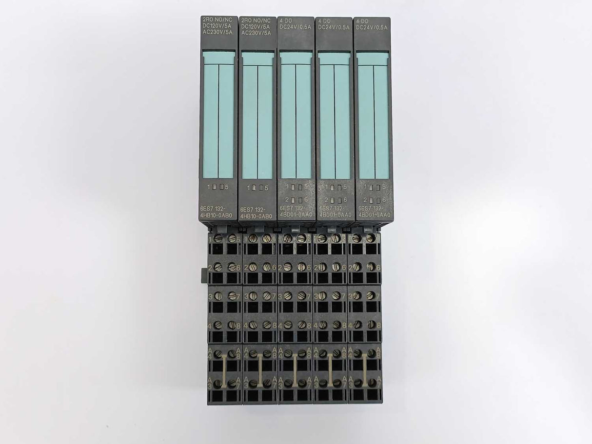 Siemens 6ES7132-4BD01-0AA0 4 DO DC24V/0.5A Batch 5 Pcs.