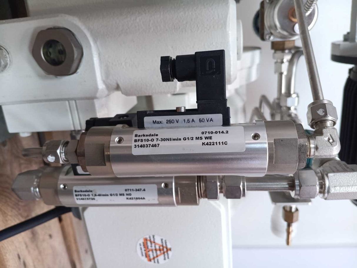 Pfeiffer Vacuum PP W21 000 C Okta 250 + Busch NS 0070 C TH0 Vacuum Pump System