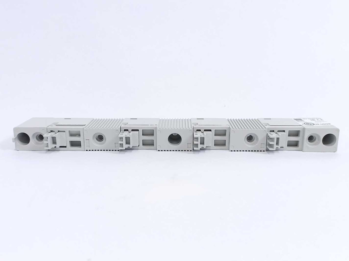 Rittal SV 9340.004 Busbar Support for Flat Copper Busbars Batch 4 Pcs.