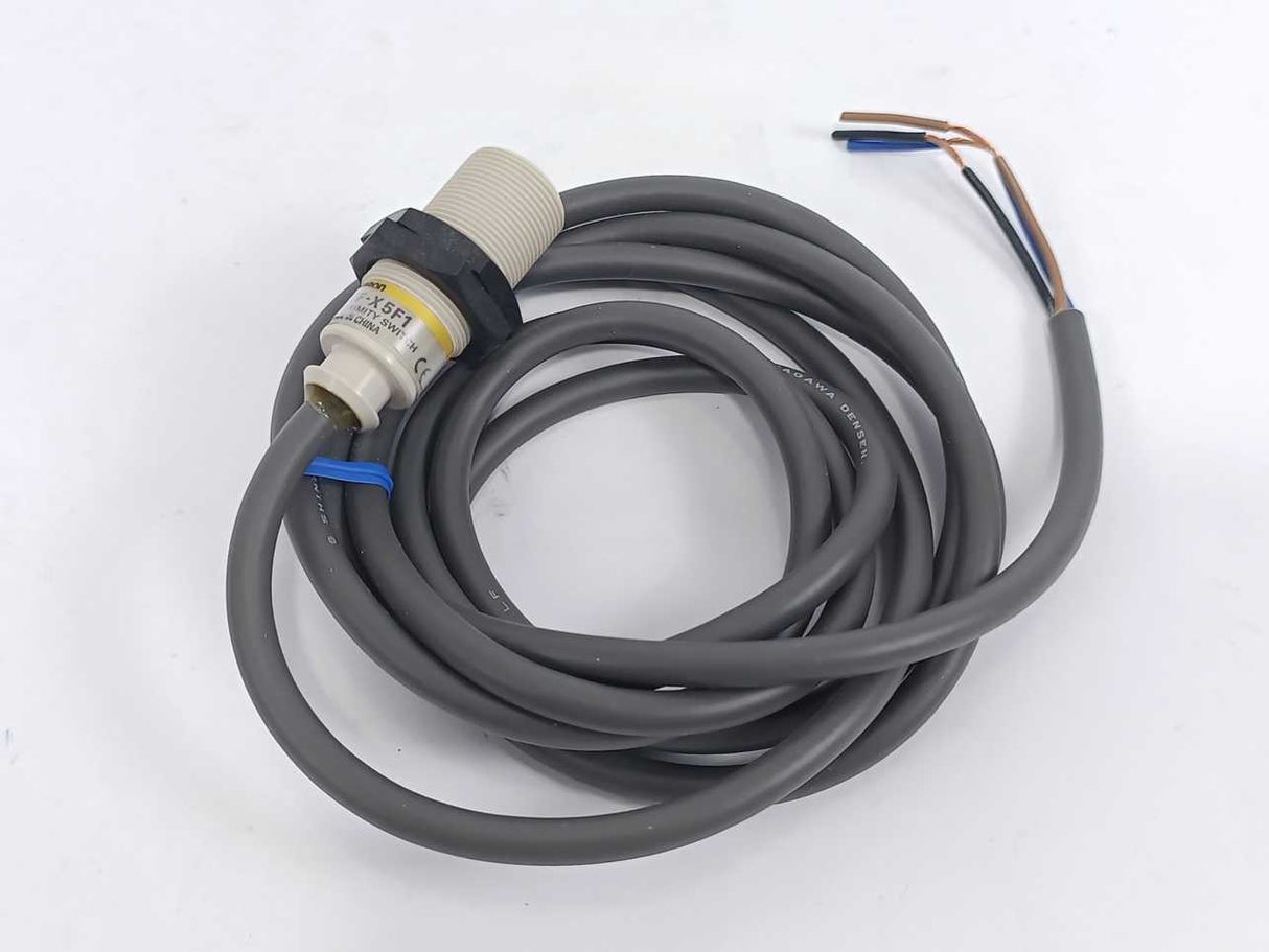 OMRON E2F-X5F1 Proximity Switch 12-24 VDC w/ 2m Cable
