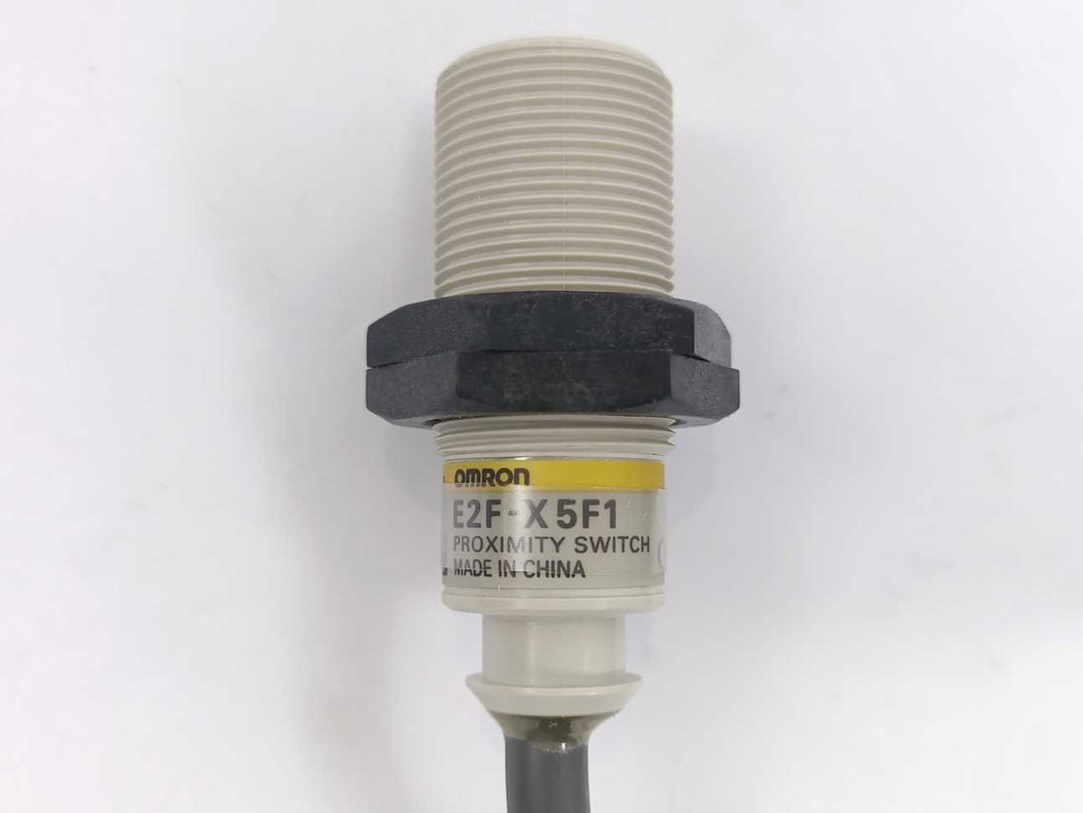 OMRON E2F-X5F1 Proximity Switch 12-24 VDC w/ 2m Cable