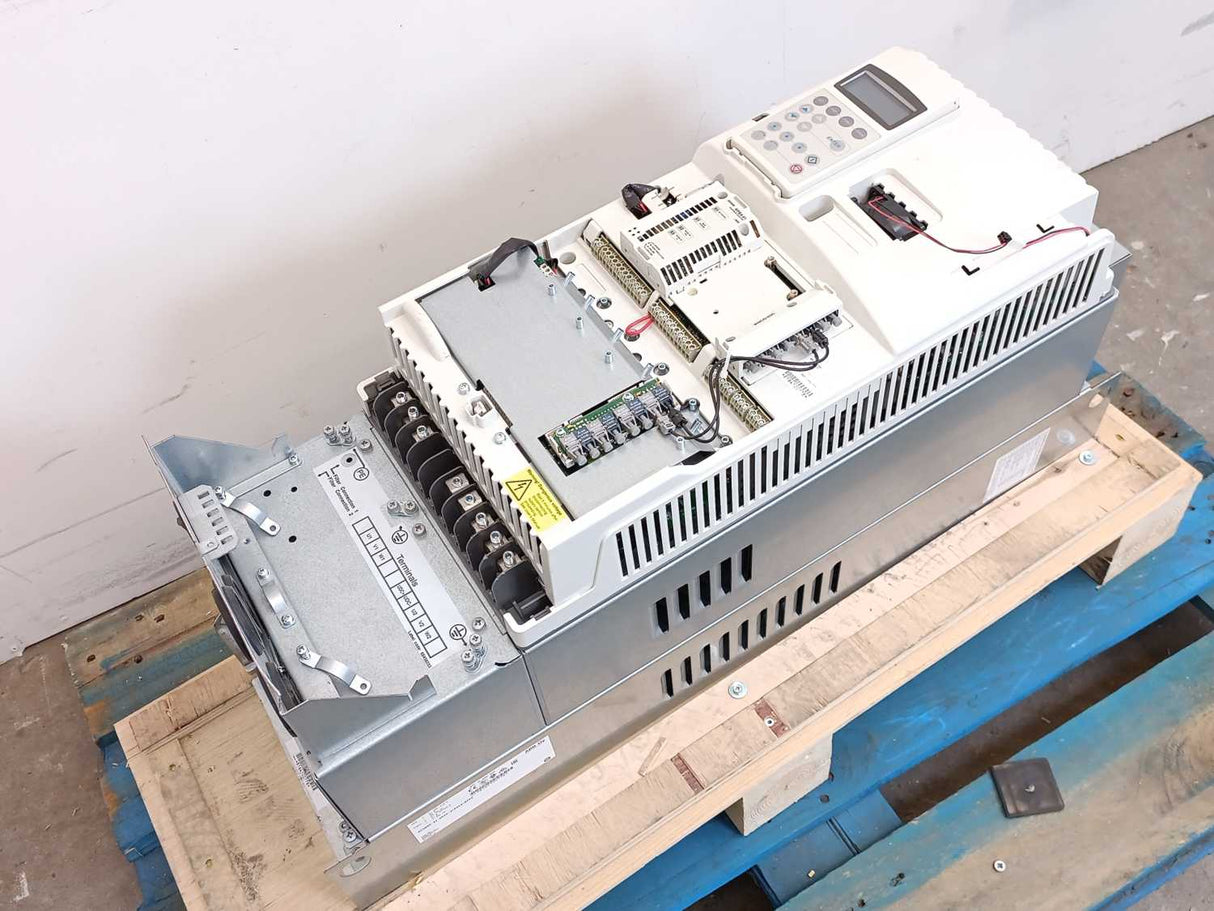 ABB ACS800-31-0025-3+K454+R705 IP21, UL Open Type + Control Panel  CDP312R