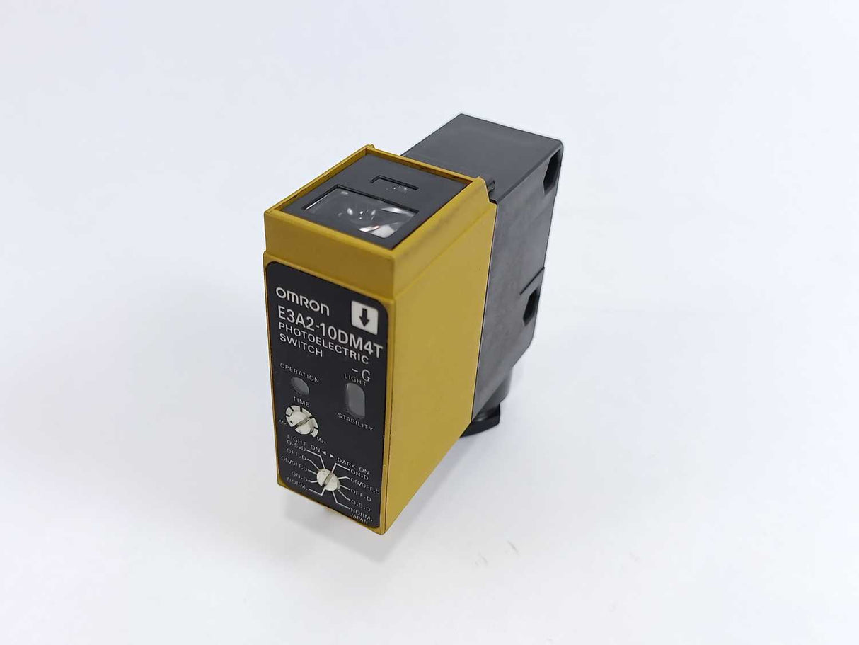 OMRON E3A2-10DM4T Photoelectric Switch