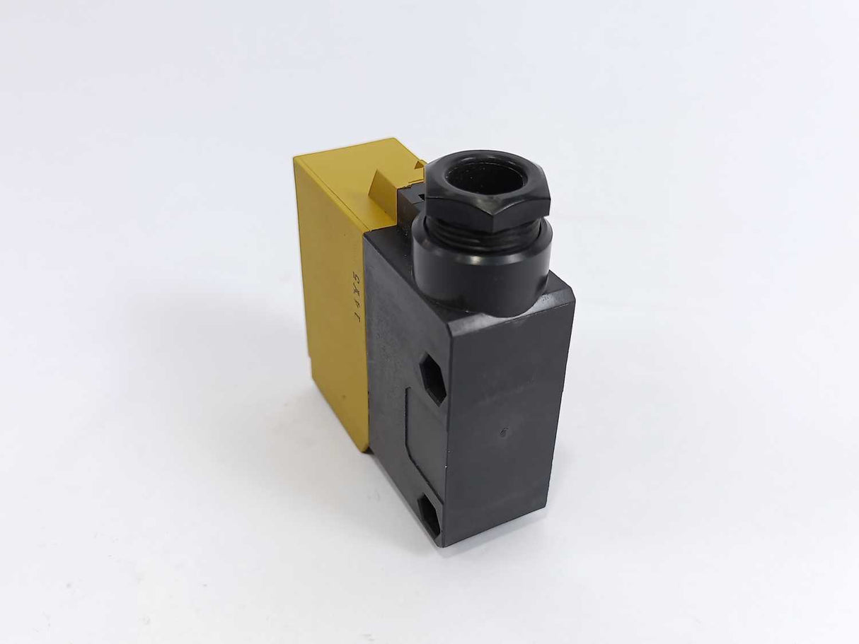 OMRON E3A2-10DM4T Photoelectric Switch