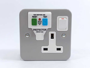Volex VT1108SG 1 Gang Double Pole Switched Metalclad RCD Socket, 30mA