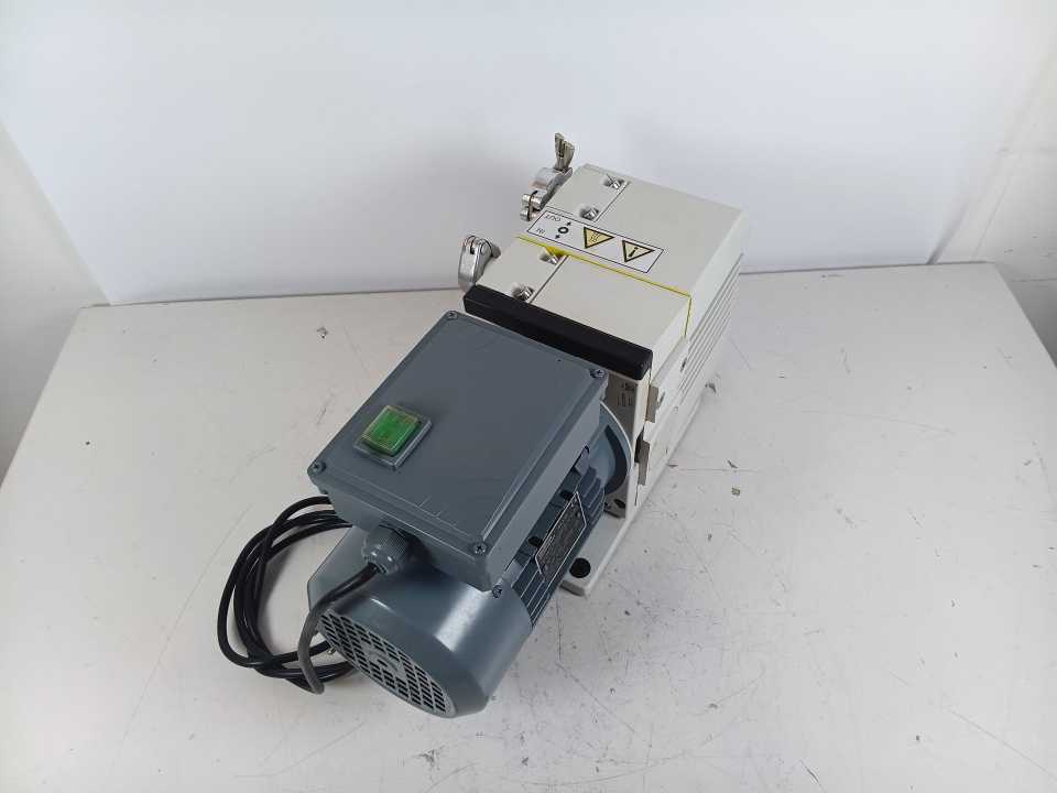 Oerlikon 11245 Leybold Vacuum TRIVAC D 4 B Rotary Vane Vacuum Pump