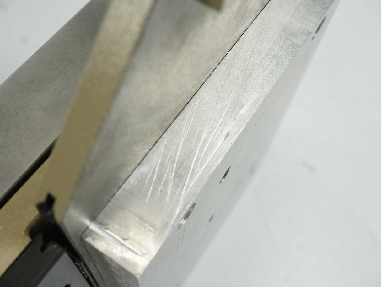 Mitutoyo 152-369 XY Precision Positioning Stage with Micrometer Heads