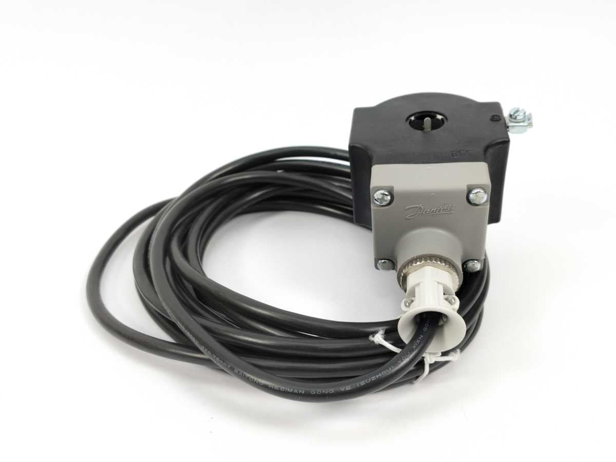 Danfoss 018Z6592 Solenoid Coil 230V 50/60Hz 10W