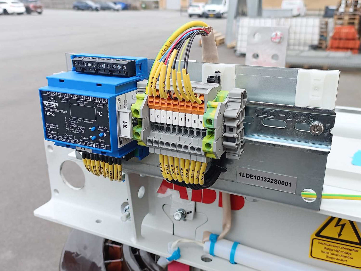 HITACHI RESIBLOC® 3-Phase Dry-Type transformer 11000V / 400V 400kVA