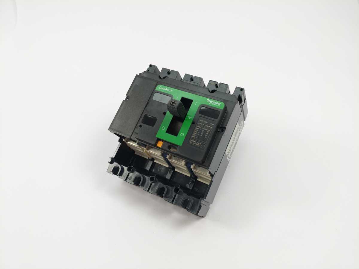 Schneider Electric NSX160B Circuit Breaker Compact 160A 3Poles 3d