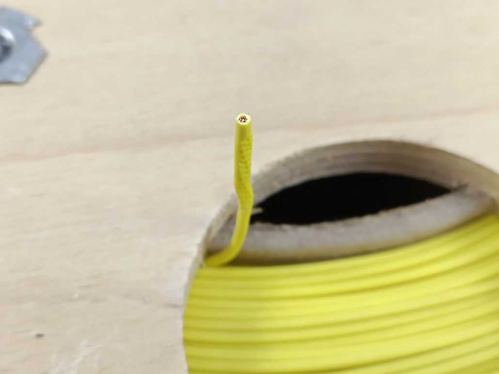 Southwire F200231234 Southwire TXL 20-7 Str Cu SAEYw 5kR - 1524m Spool