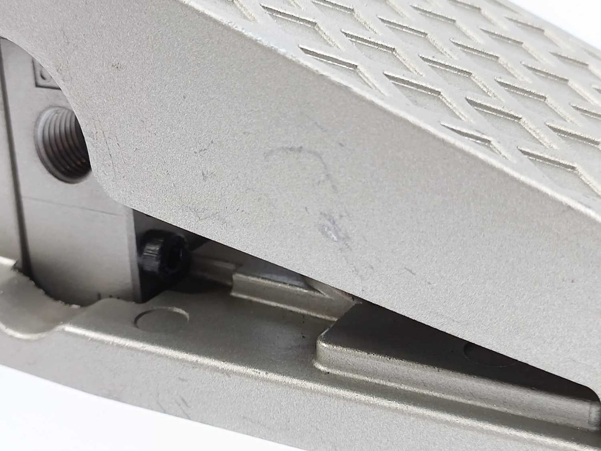 SMC VM230-02-40A Foot Pedal Valve Model VM2