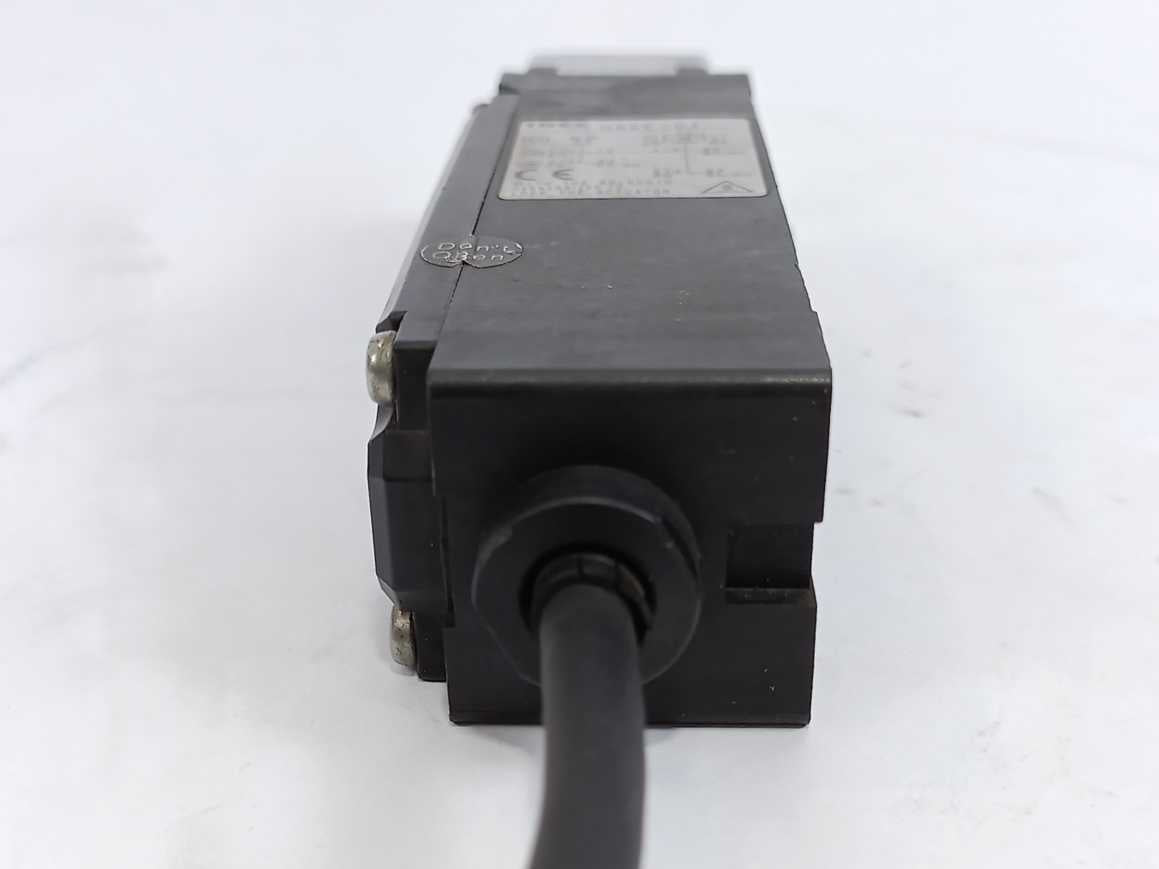 Idec HS5E-D4 Safety Door Switch