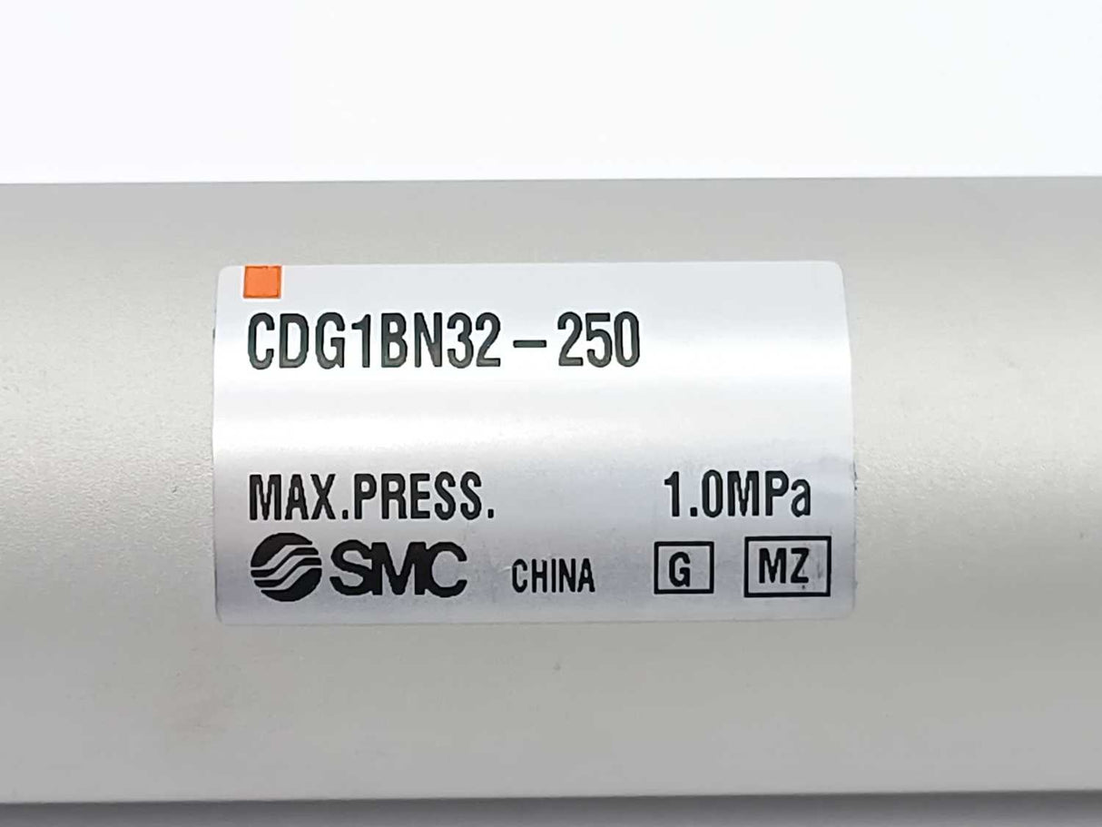 SMC CDG1BN32-250 Pneumatic Piston Rod Cylinder