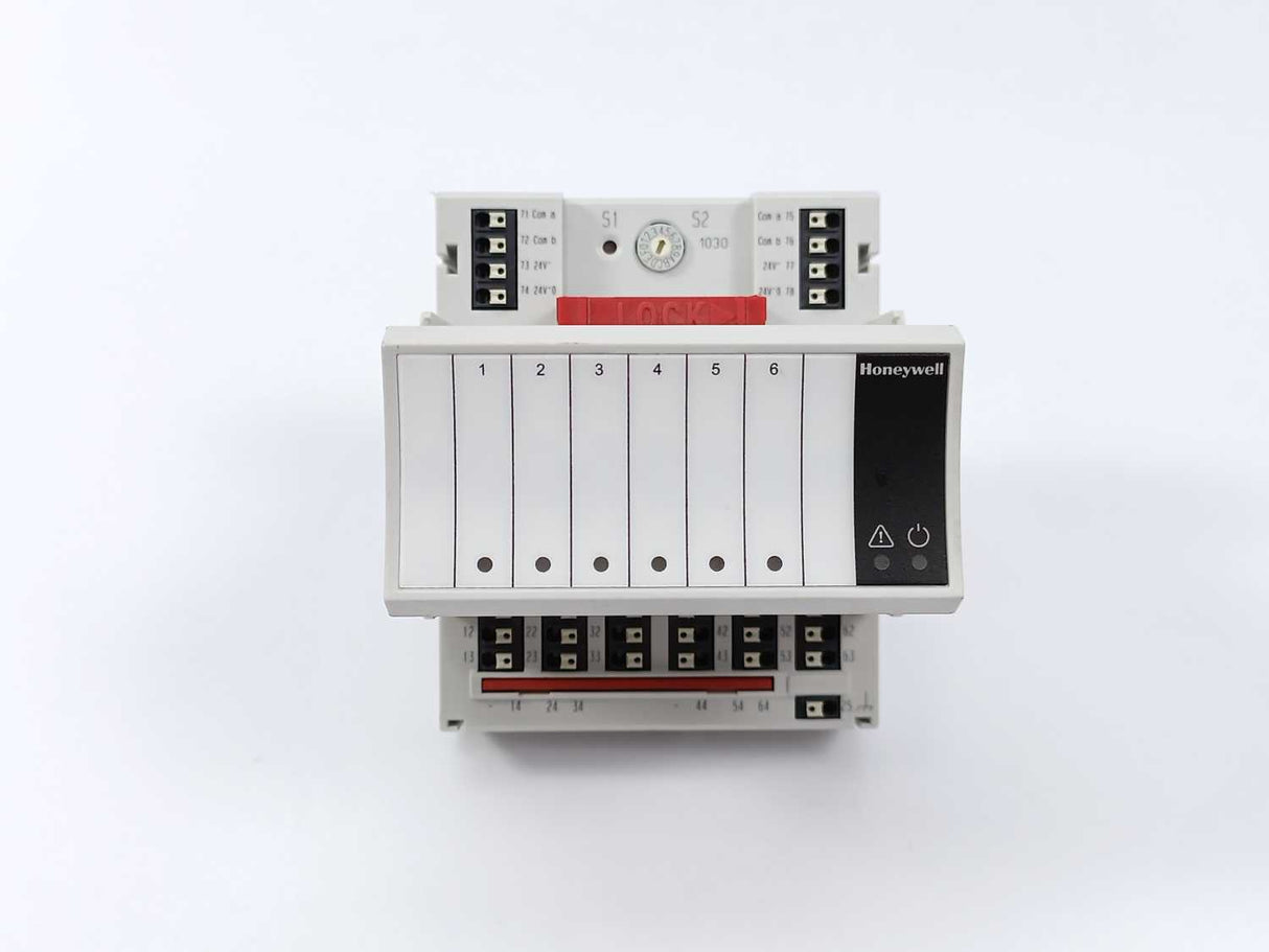 Honeywell XF824A Relay Output Module w/ XS824-25 Base