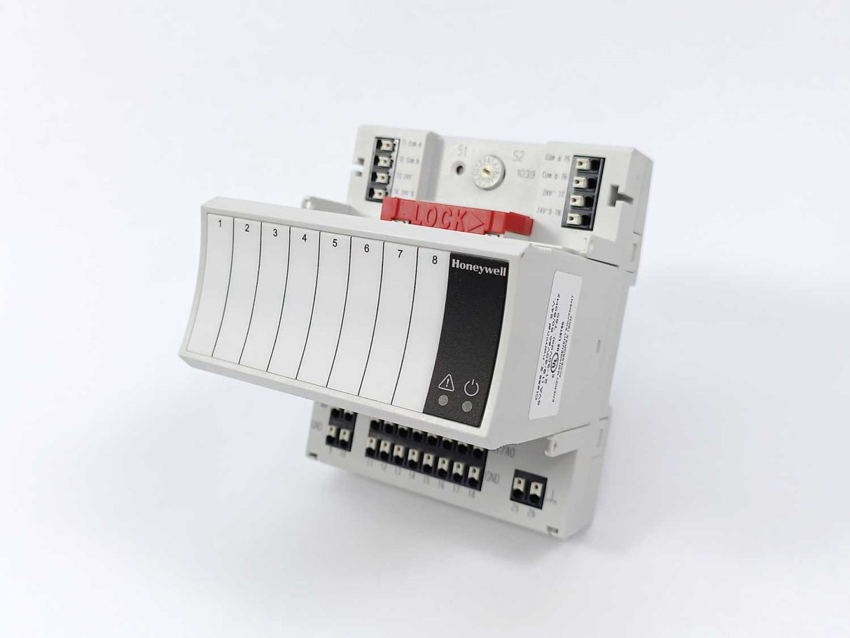 Honeywell XF821A Analog Input Module w/ XS821-22 Base